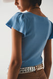Camisola azul com decote quadrado e manga bufante