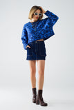 Camisola azul com estampado de leopardo em tecido de malha com lã