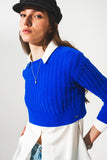 Q2 Camisola azul curta com desenho entrançado