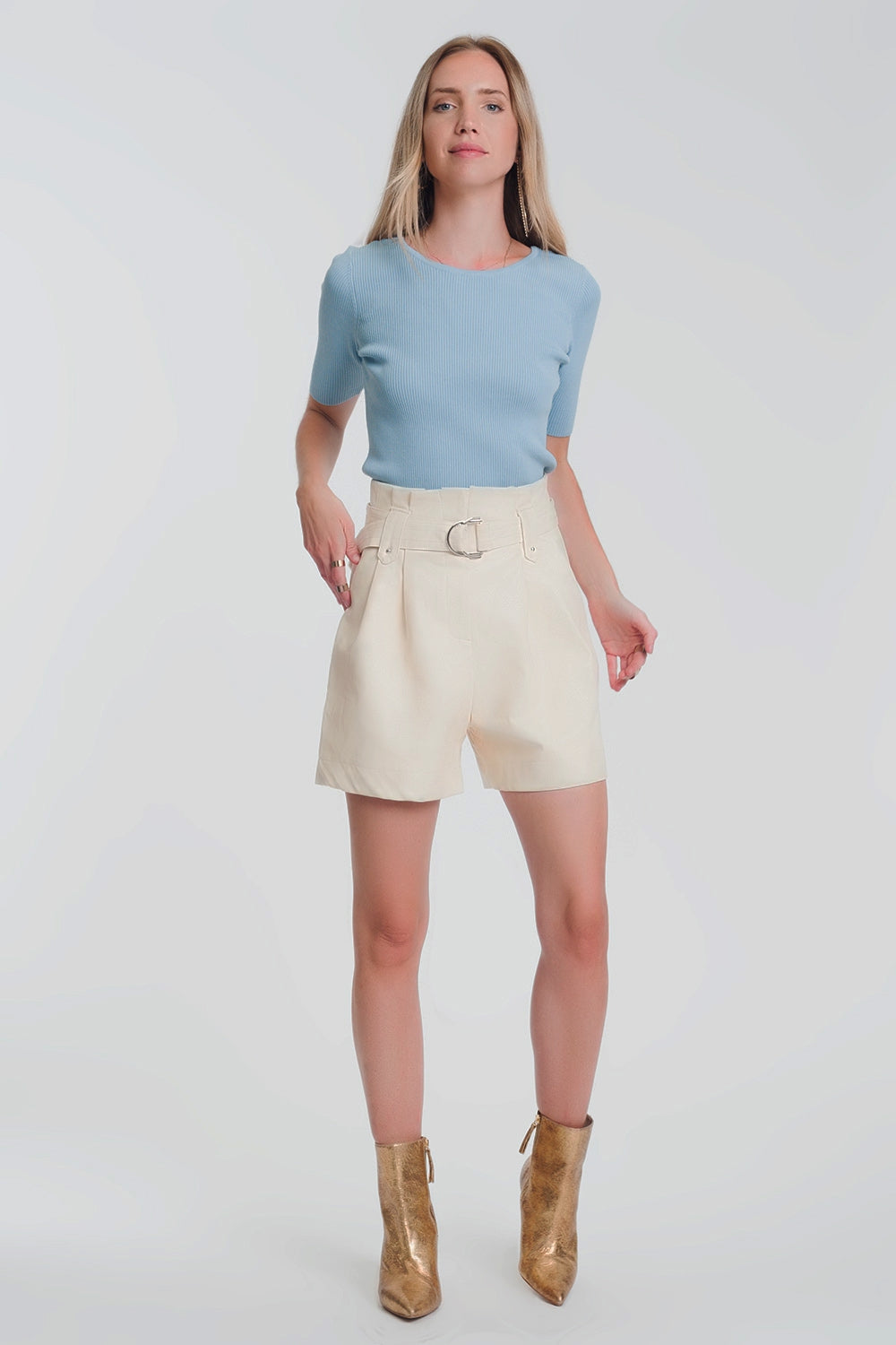 Camisola azul trabalhada com nó nas costas