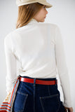 Camisola básica com nervuras e gola alta em creme