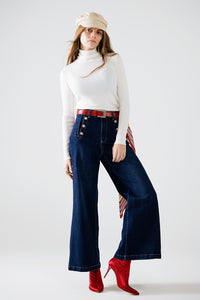 Camisola básica com nervuras e gola alta em creme