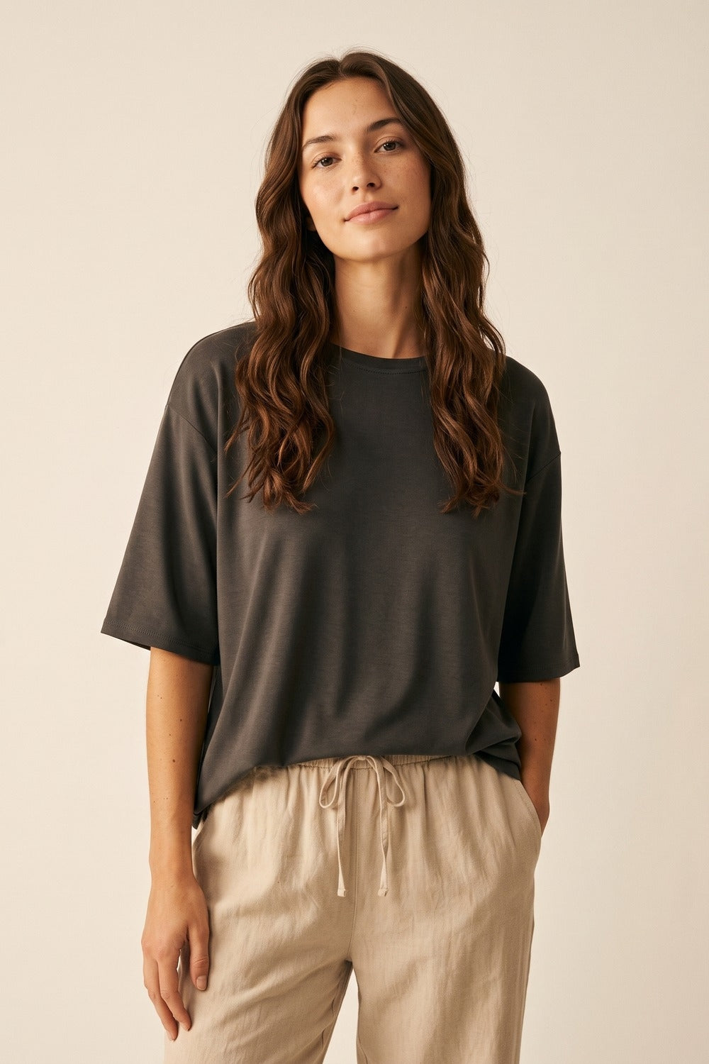Q2 Camisola Básica Relaxed Fit de Gola Redonda em preto