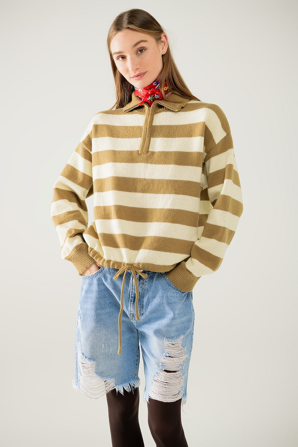 Camisola bege às riscas com fecho de correr