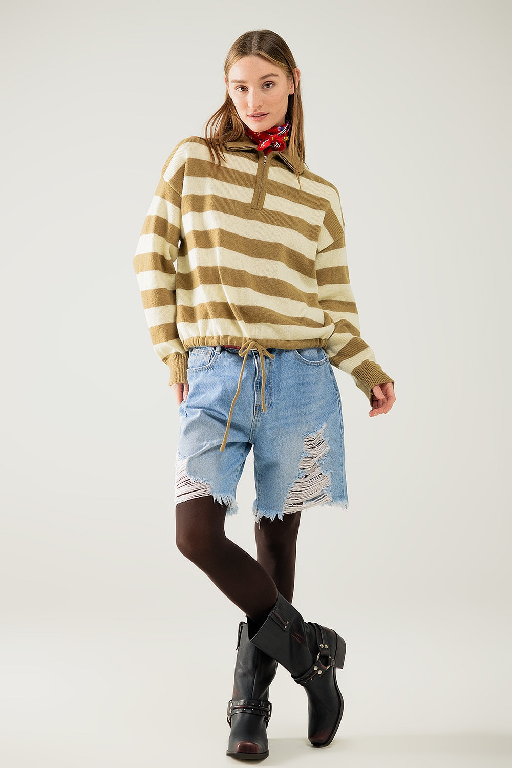 Camisola bege às riscas com fecho de correr