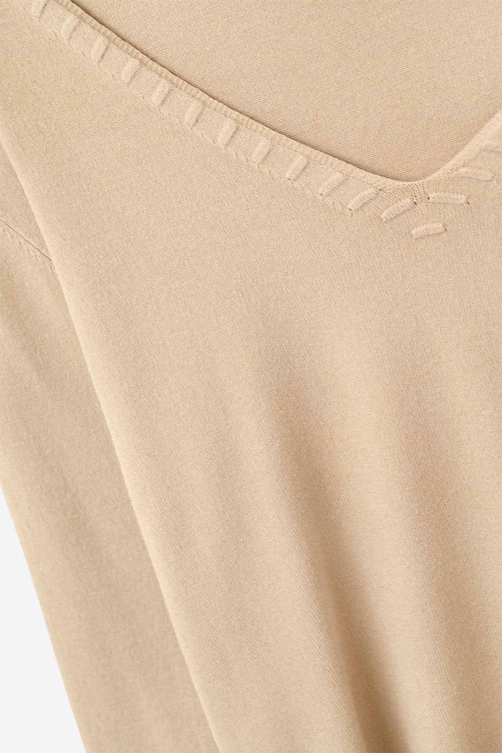 Camisola bege com decote em V