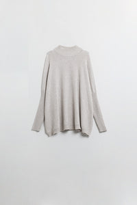 Q2 Camisola bege solta com mangas justas