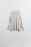 Q2 Camisola bege solta com mangas justas