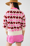 Camisola branca aconchegante com corações cor-de-rosa