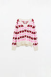 Camisola branca aconchegante com corações cor-de-rosa