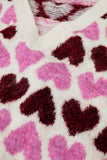 Camisola branca aconchegante com corações cor-de-rosa