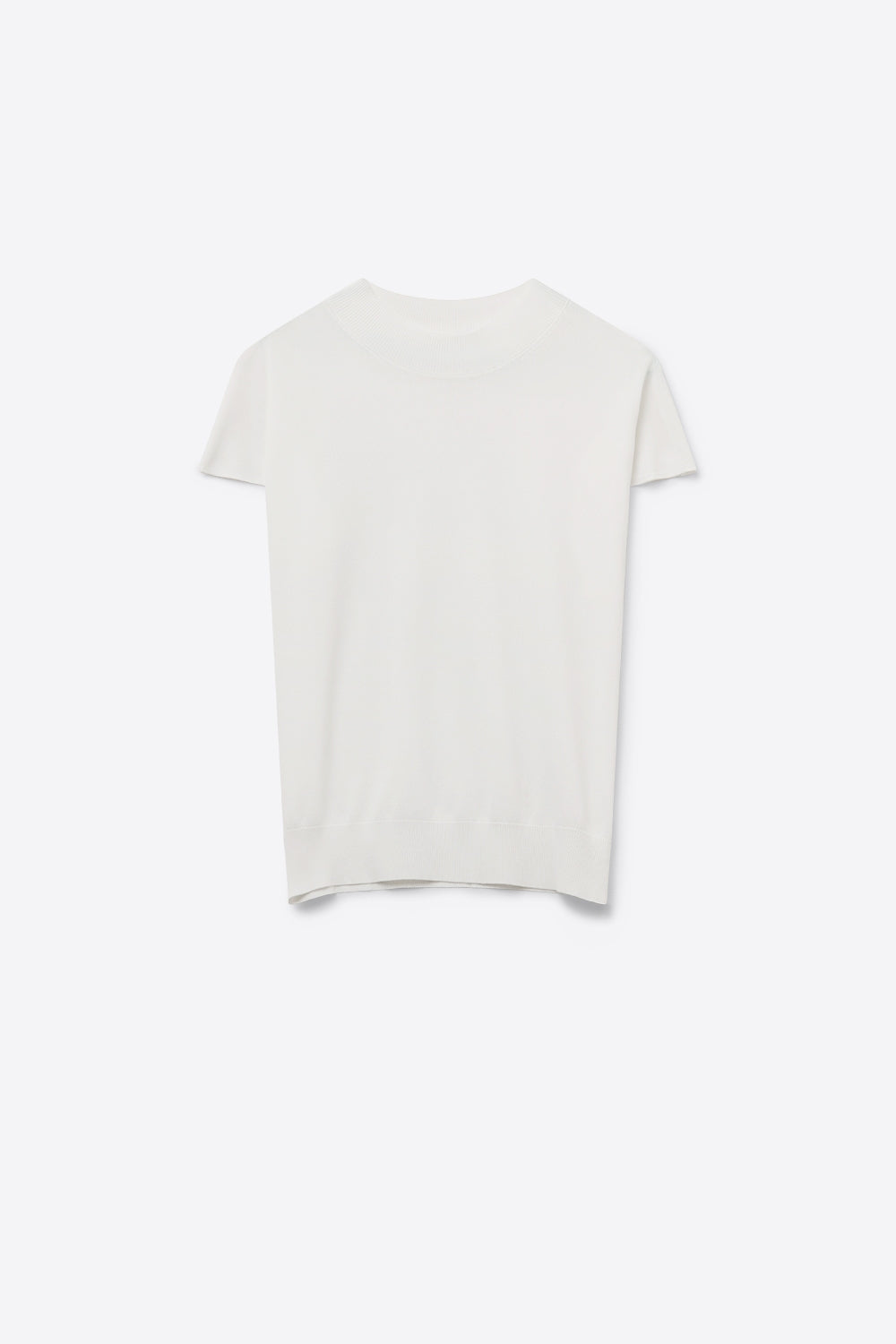 Q2 Camisola branca de gola alta com mangas curtas ajustadas