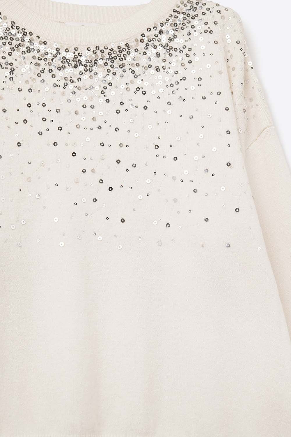 Camisola branca de malha macia decorada com lantejoulas na frente