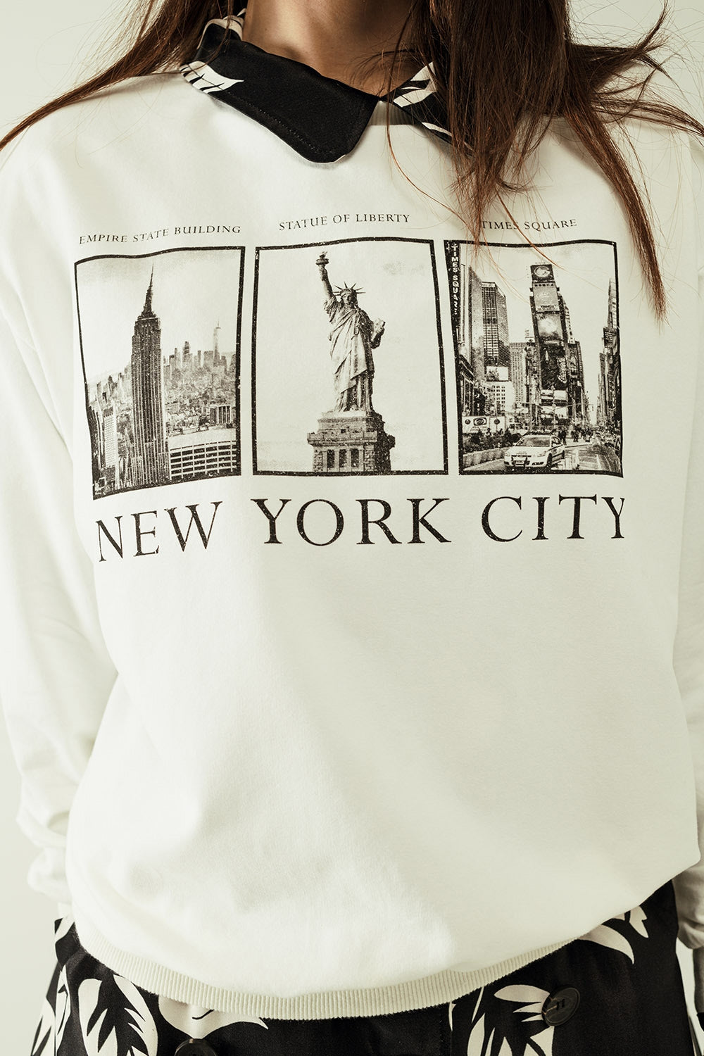 Camisola branca de mangas compridas e gola redonda com new york city estampado
