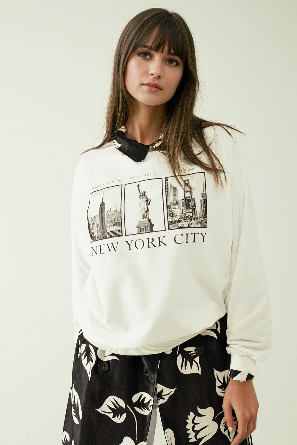 Q2 Camisola branca de mangas compridas e gola redonda com new york city estampado