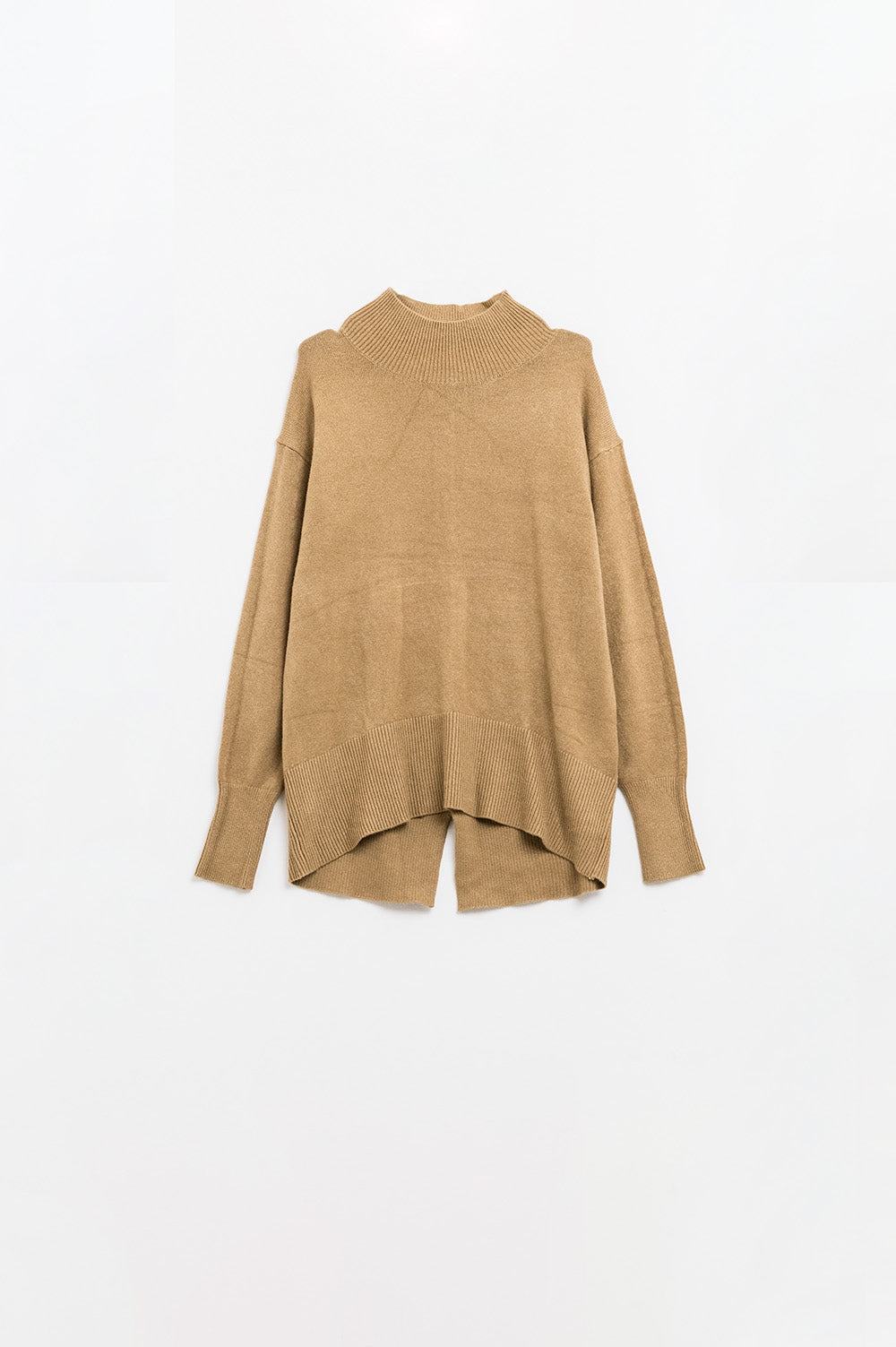 Q2 Camisola camel solta com abertura nas costas