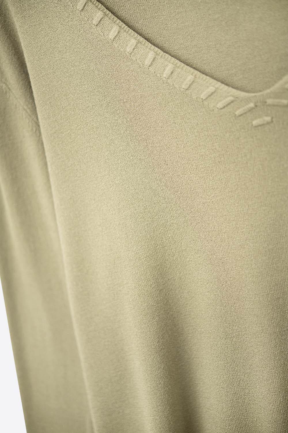 Camisola cáqui com decote em V