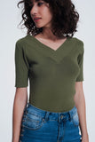 Q2 camisola cáqui com decote em ve mangas curtas