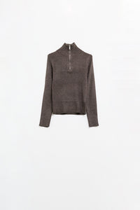 Q2 Camisola castanha com nervuras e fecho de correr