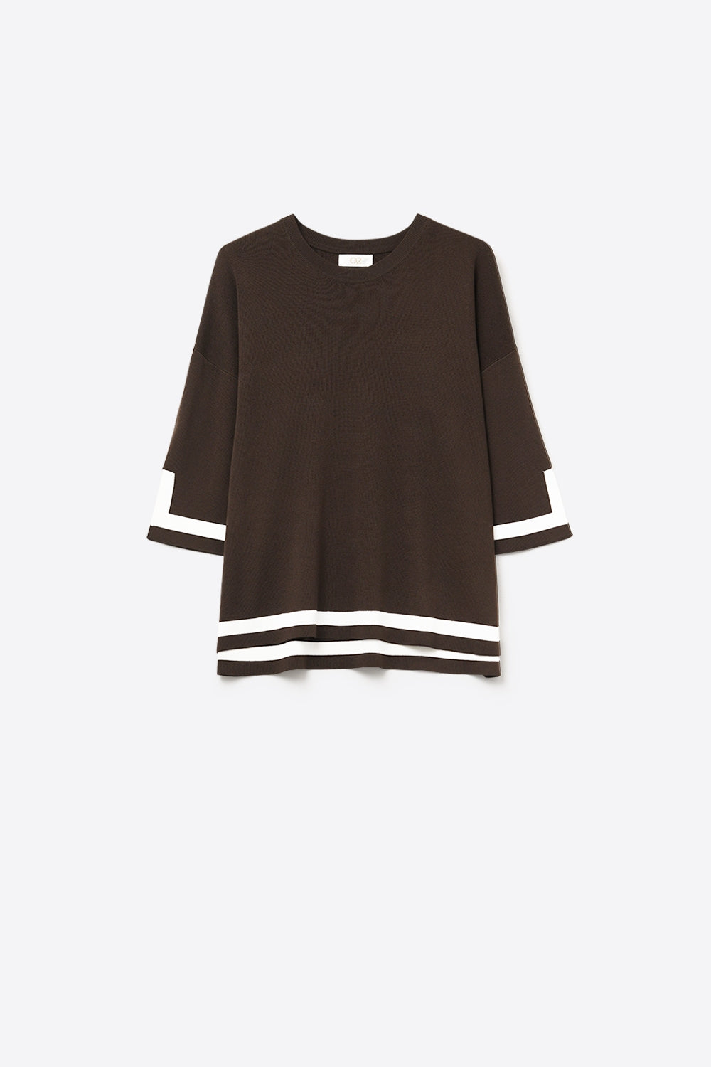 Q2 Camisola castanha de malha fina com riscas contrastantes em pormenor branco e mangas 3/4