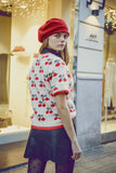 camisola castanha de manga curta com estampado de cerejas