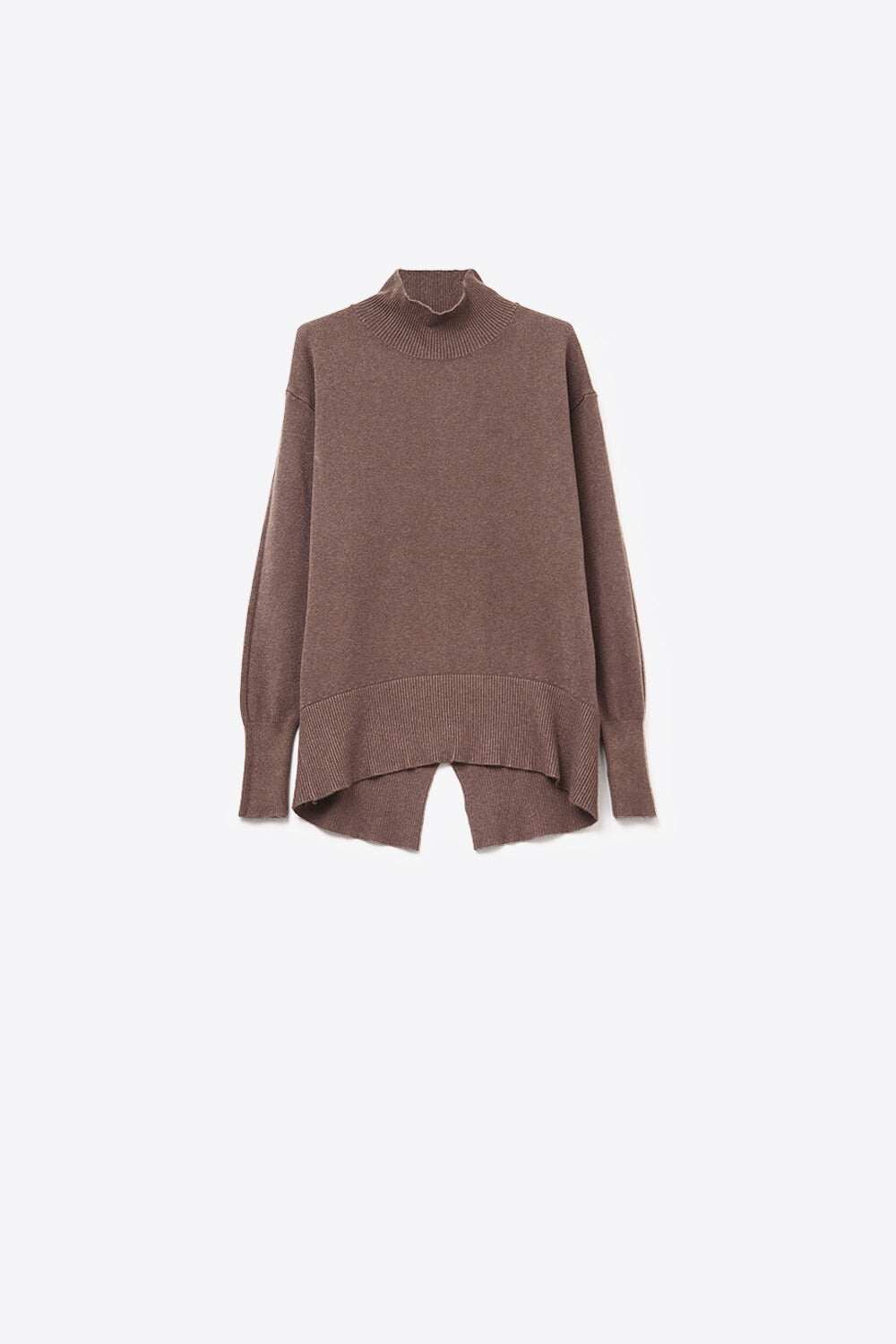 Q2 Camisola castanha solta com pormenor aberto nas costas