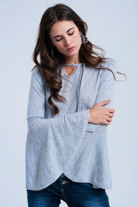 Q2 Camisola cinza com mangas de sino