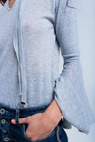 Camisola cinza com mangas de sino