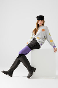 Q2 Camisola cinzenta com gola redonda e estampado de corações