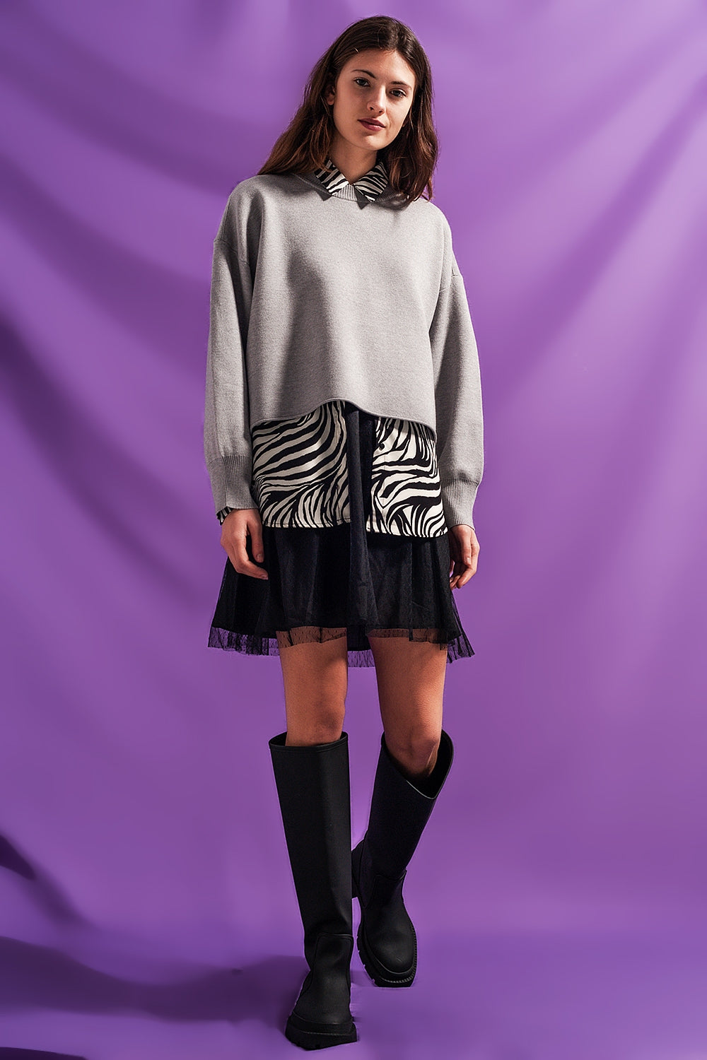 Camisola cinzenta curto com mangas de morcego