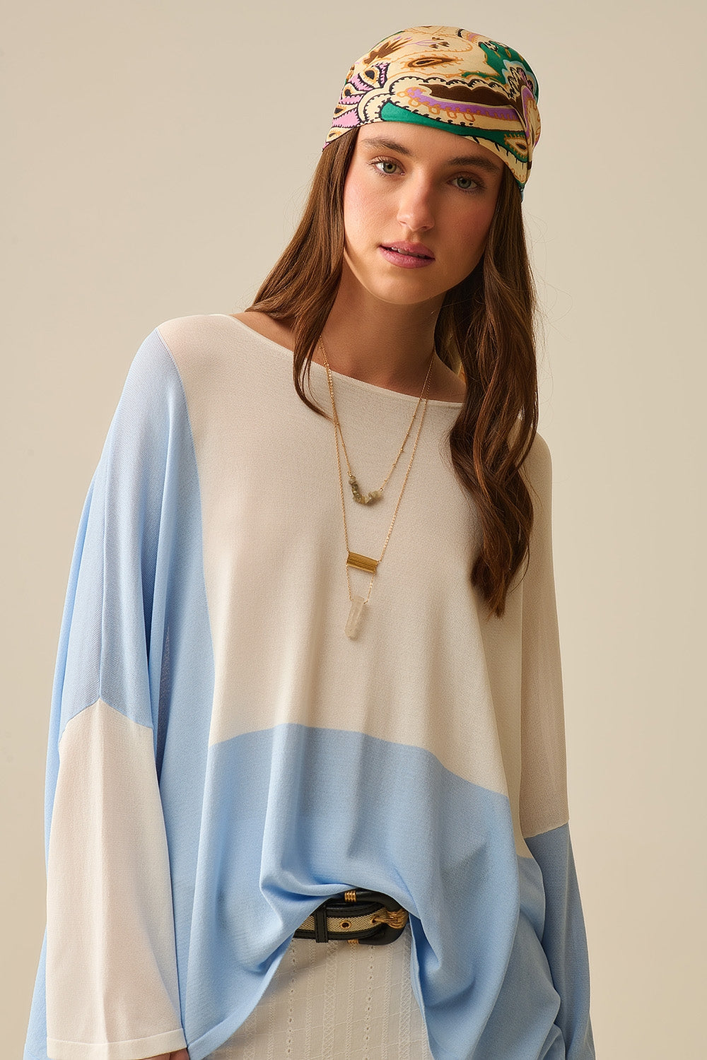 Q2 Camisola com asas de morcego em blocos de cores Branco e azul