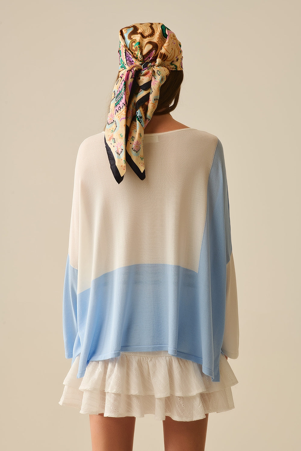 Camisola com asas de morcego em blocos de cores Branco e azul