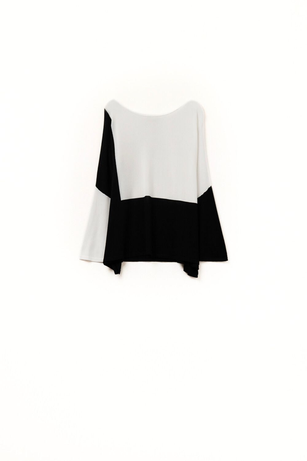 Q2 Camisola com asas de morcego em blocos de cores Branco e preto