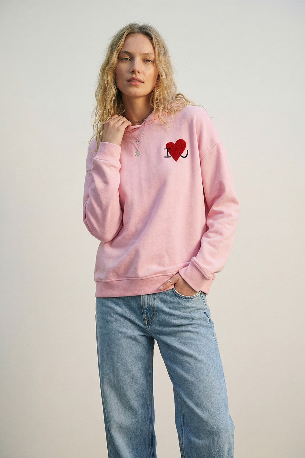 Q2 Camisola com capuz super macia rosa bebé com gráfico de corações em bouclé