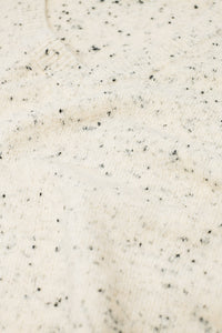 Camisola com decote em V de tamanho grande em creme