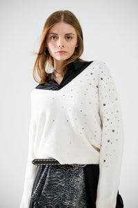 Camisola com decote em V e estrelas metálicas