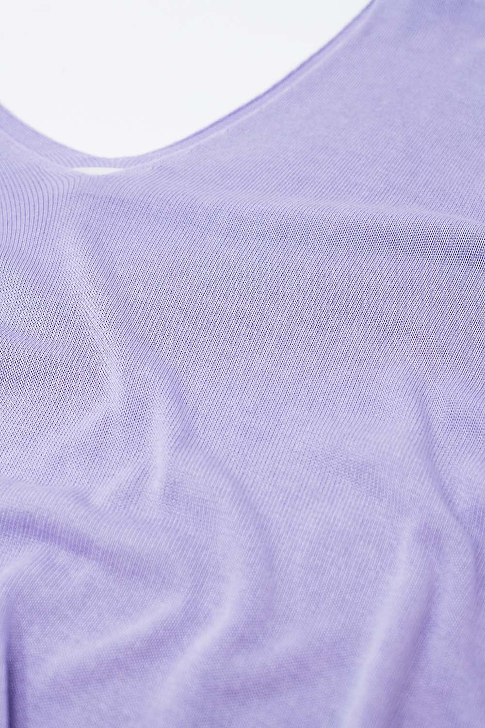 Camisola com decote em V em roxo