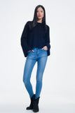 Camisola com detalhe de nervuras nas mangas cor preto