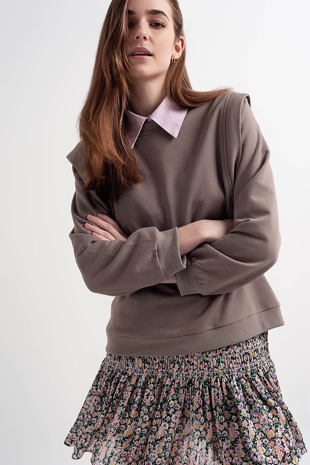 Q2 Camisola com detalhes do ombro em cinzento