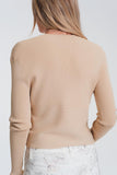 Camisola com nervuras bege e decote em V