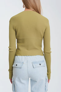 Camisola com nervuras verde e decote em V