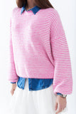 Camisola cor-de-rosa com riscas brancas