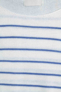 Camisola creme com riscas azuis em malha fina