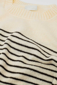 Camisola creme com riscas castanhas e gola redonda