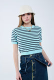 Q2 Camisola Crop Verde Menta com Riscas Azul Marinho