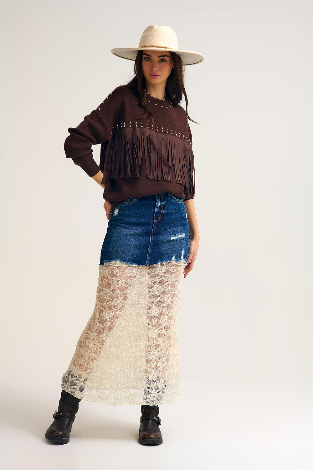 Camisola de franjas castanha com pormenores metálicos