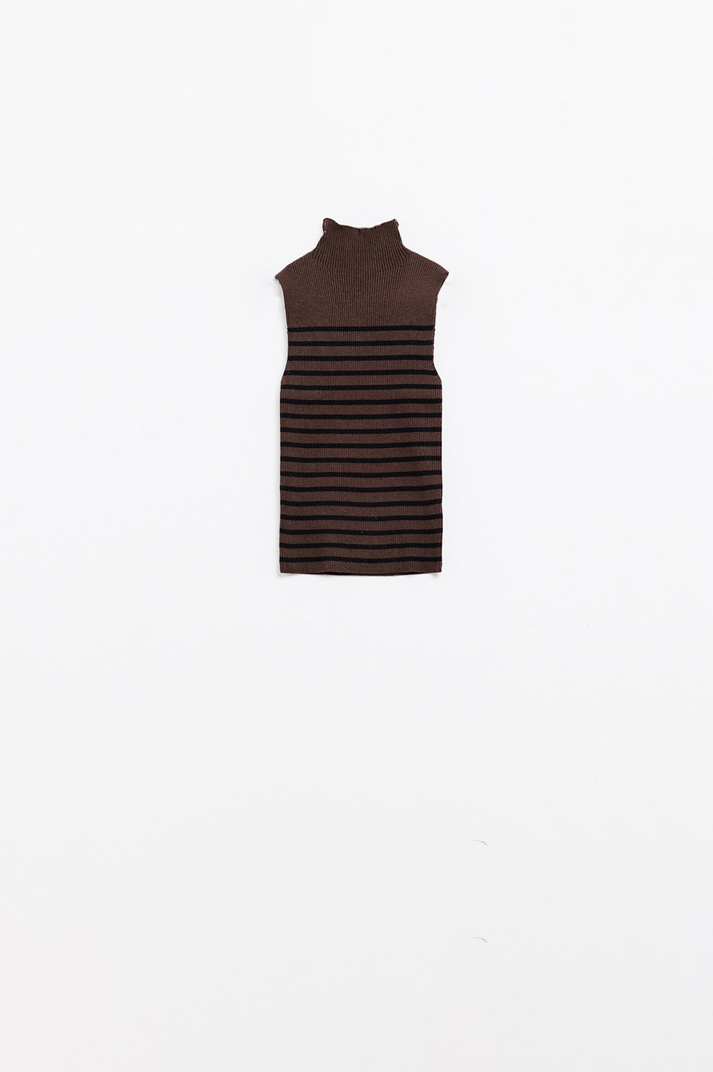 Q2 Camisola de gola alta às riscas Em castanho