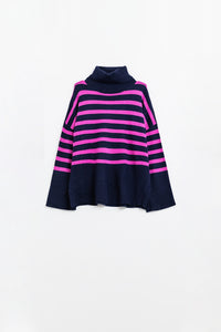 Camisola de gola alta em azul-marinho com riscas fúcsia e fendas laterais