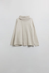 Camisola de gola alta em malha macia com fenda à frente
