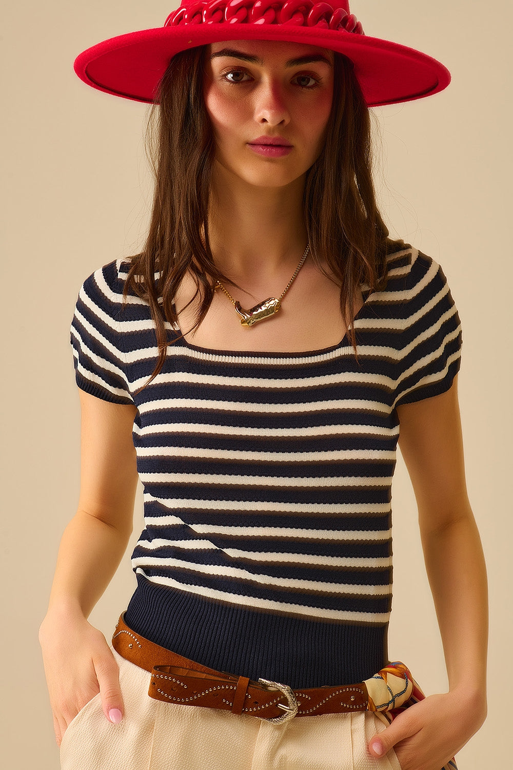 Q2 Camisola de gola quadrada às riscas em azul-marinho e branco